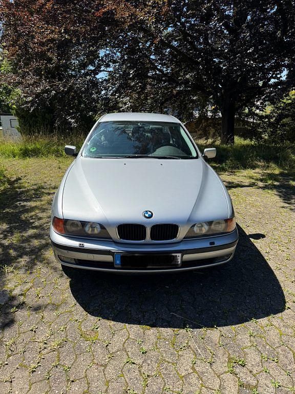 Silber Gebraucht 1998 BMW 523 Sport Line Limousine | 6.500 € (Fairer Preis) - Bild 1/4