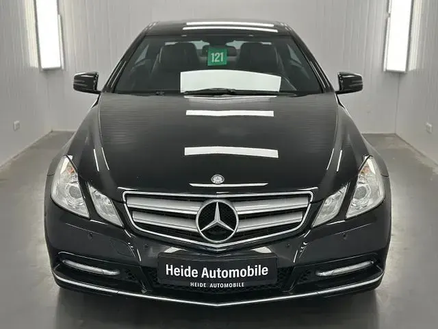 Gebraucht Mercedes E200 Avantgarde 184 PS (135 kW) 2012 Schwarz Coupé