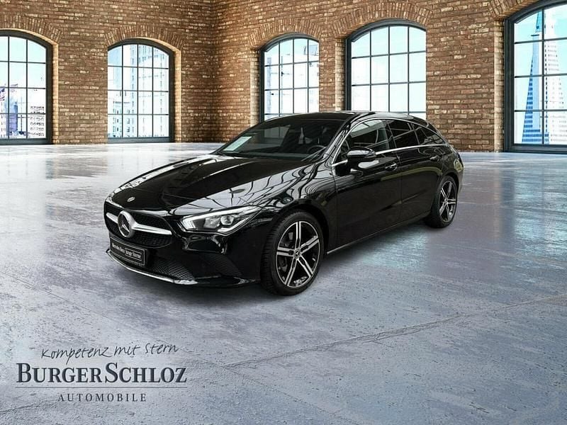 Gebraucht Mercedes CLA200 Shooting Brake 163 PS (119 kW) 2022 Unilack nachtschwarz Kombi