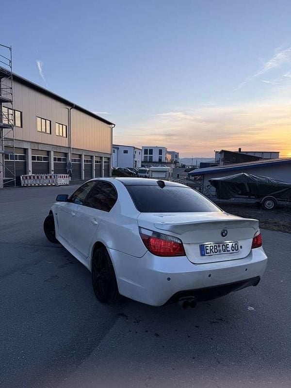 Gebraucht BMW 530 300 PS (220 kW) 2004 Weiß Limousine