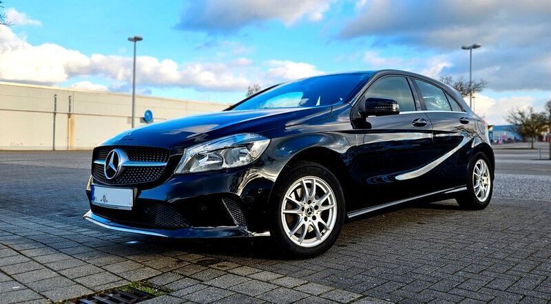 Schwarz Gebraucht 2017 Mercedes A180 Urban Limousine | 14.300 € (Guter Preis) - Bild 1/4