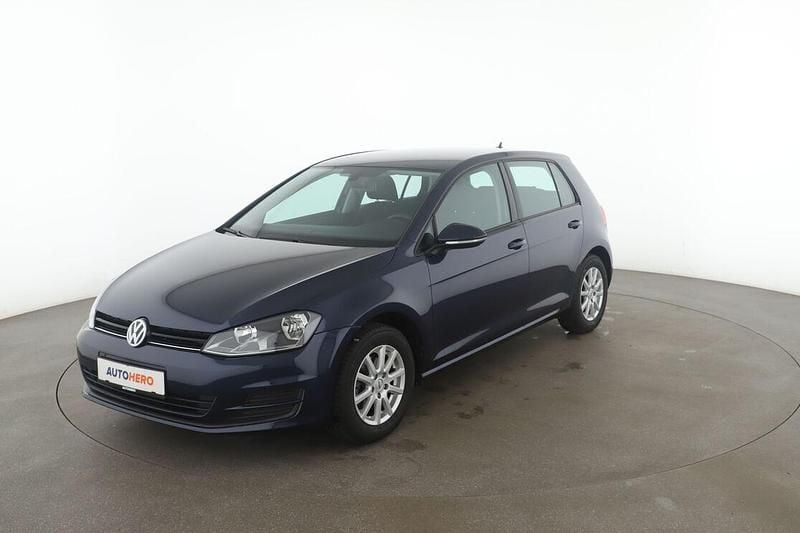 Blau Gebraucht 2016 VW Golf VII Trendline Limousine | 12.040 € (Superpreis) - Bild 1/3