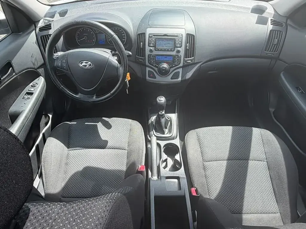 Gebraucht Hyundai i30 Sport 116 PS (85 kW) 2011 Weiß Limousine