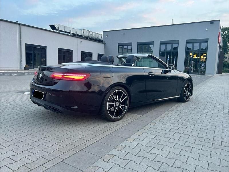 Gebraucht Mercedes E200 AMG 184 PS (135 kW) 2018 Schwarz Cabrio