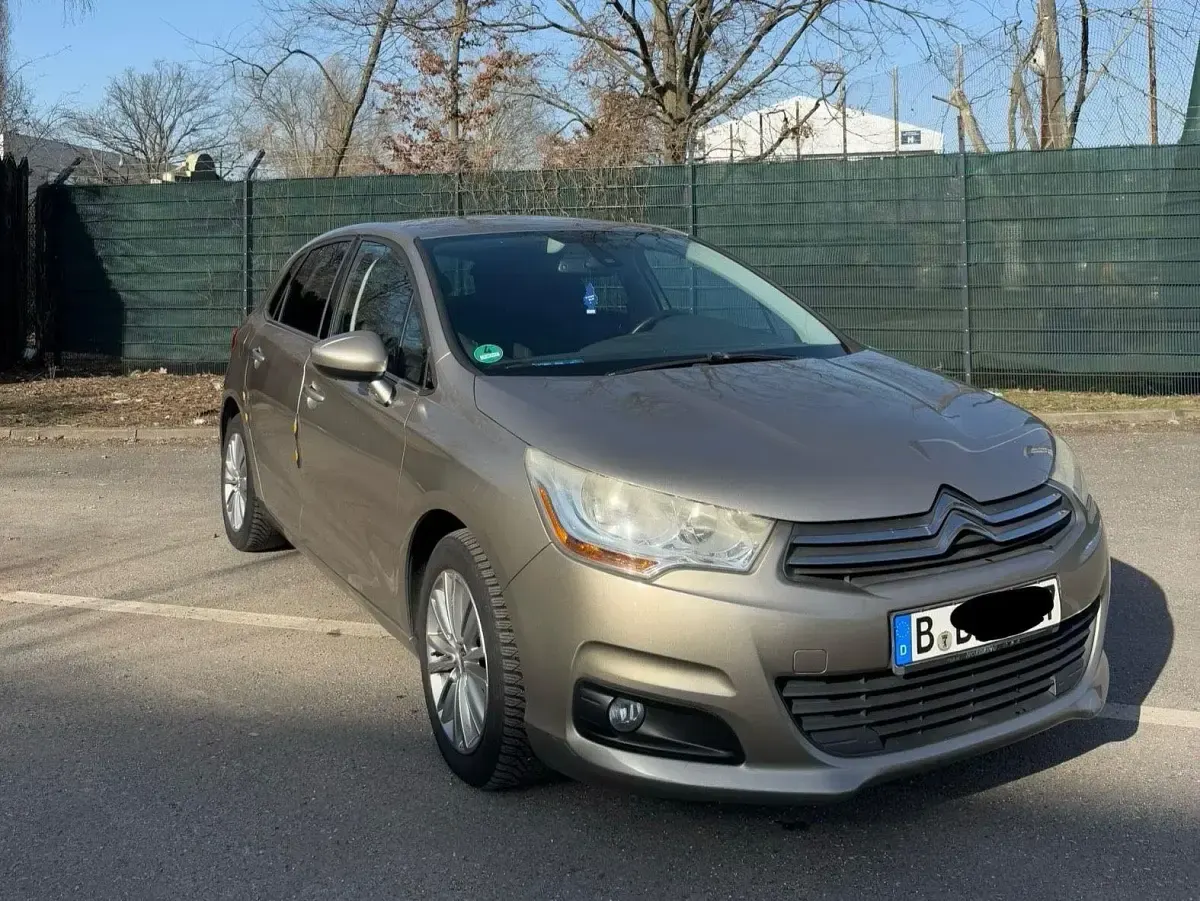 Używany Citroën C4 Tendance 120 KM (88 kW) 2012 Beżowy Sedan/Limuzyna