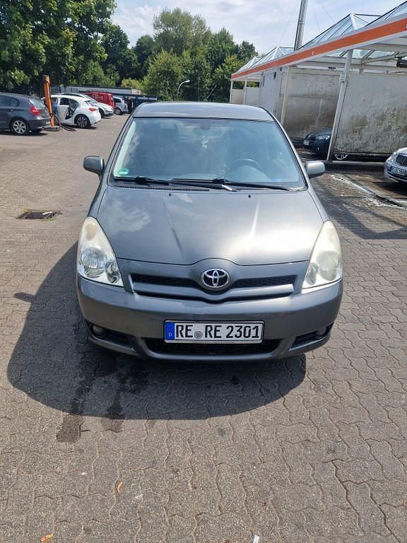 Grau Gebraucht 2006 Toyota Corolla Verso Sol Van / Kleinbus | 2.550 € (Guter Preis) - Bild 1/4