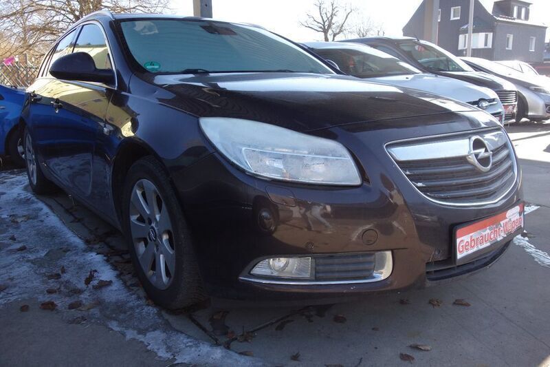 Gebraucht Opel Insignia Edition 160 PS (117 kW) 2011 Braun Kombi