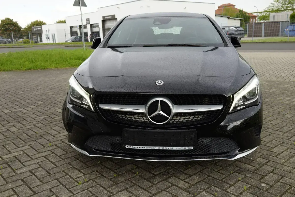 Gebraucht Mercedes CLA200 156 PS (114 kW) 2017 Schwarz Coupé