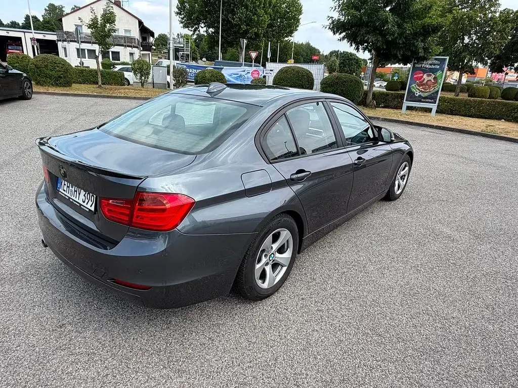 Gebraucht BMW 320 Sport Line 184 PS (135 kW) 2013 Grau Limousine