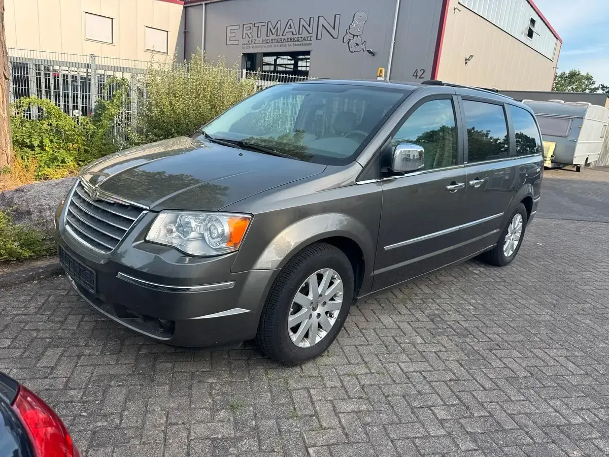 Gebraucht Chrysler Grand Voyager 163 PS (119 kW) 2010 Grau Van / Kleinbus