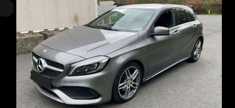 Grau Gebraucht 2016 Mercedes A200 AMG line Limousine | 14.999 € (Fairer Preis) - Bild 1/4