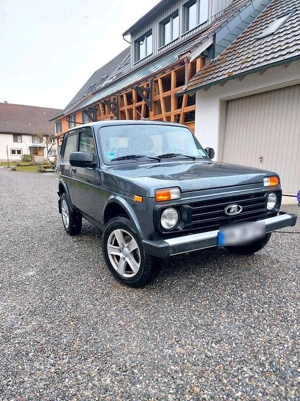 Gebraucht Lada niva 83 PS (61 kW) 2021 Grau SUV