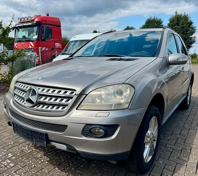 Silber Gebraucht 2007 Mercedes ML320 SUV | 5.190 € (Superpreis) - Bild 1/4