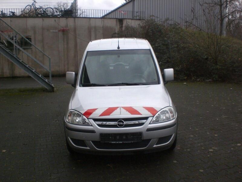 Silber Gebraucht 2006 Opel Combo Edition Van / Kleinbus | 3.200 € (Fairer Preis) - Bild 1/4