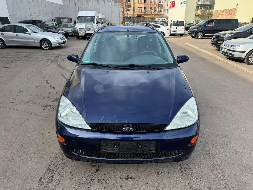 Używany Ford Focus 101 KM (74 kW) 2001 Niebieski Sedan/Limuzyna