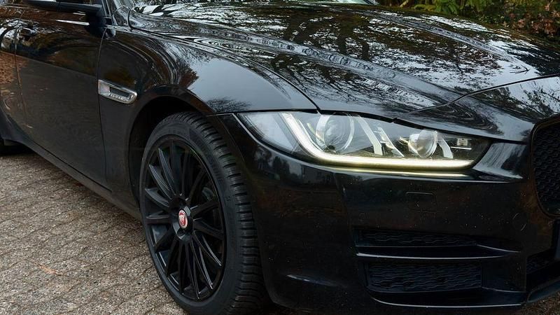 Gebraucht Jaguar XE 179 PS (131 kW) 2016 Schwarz Limousine