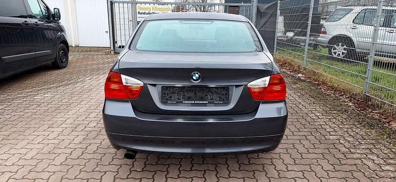 Gebraucht BMW 318 129 PS (94 kW) 2007 Grau Limousine
