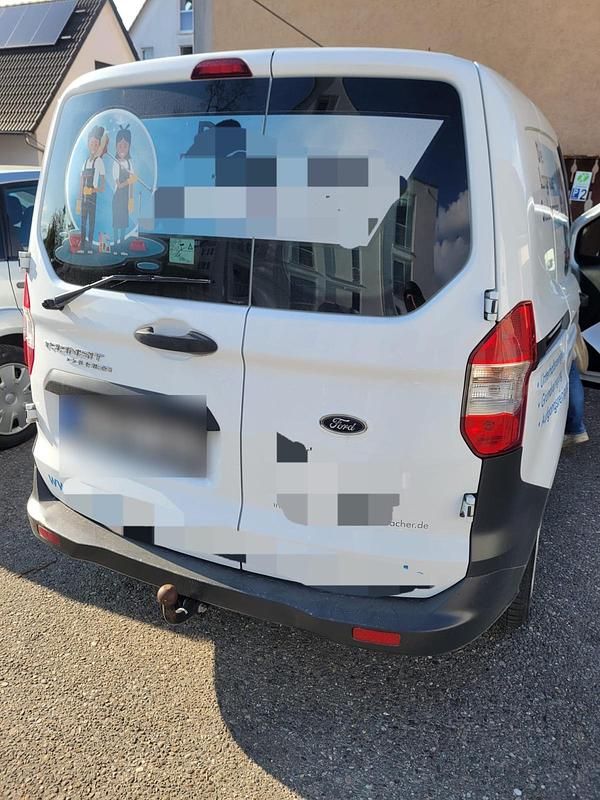 Używany Ford Courier 100 KM (73 kW) 2022 Biały Minivan