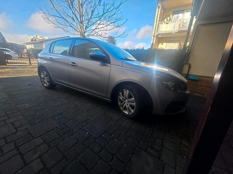 Gebraucht Peugeot 308 Allure 110 PS (80 kW) 2017 Limousine