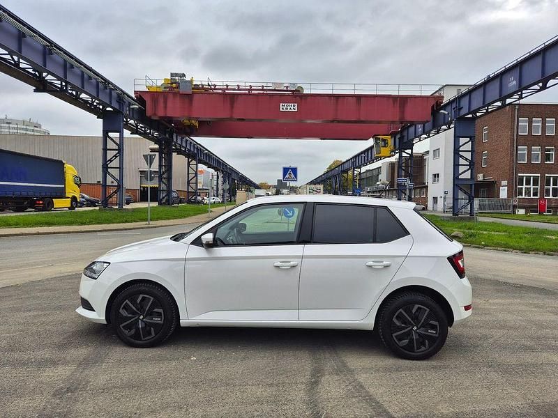 Weiß Gebraucht 2020 Skoda Fabia Cool Plus Kleinwagen | 8.990 € (Guter Preis) - Bild 1/4