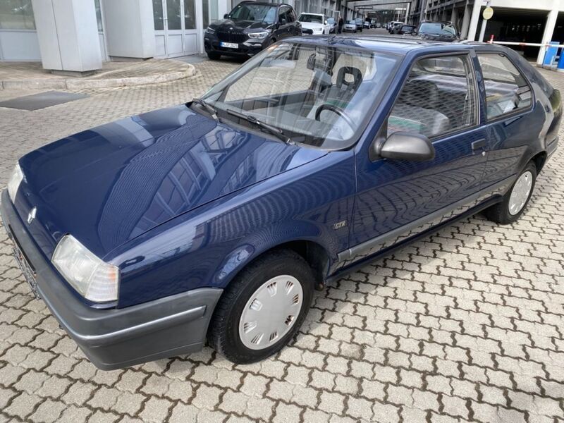 Blau Gebraucht 1989 Renault 19 Limousine | 2.990 € - Bild 1/4