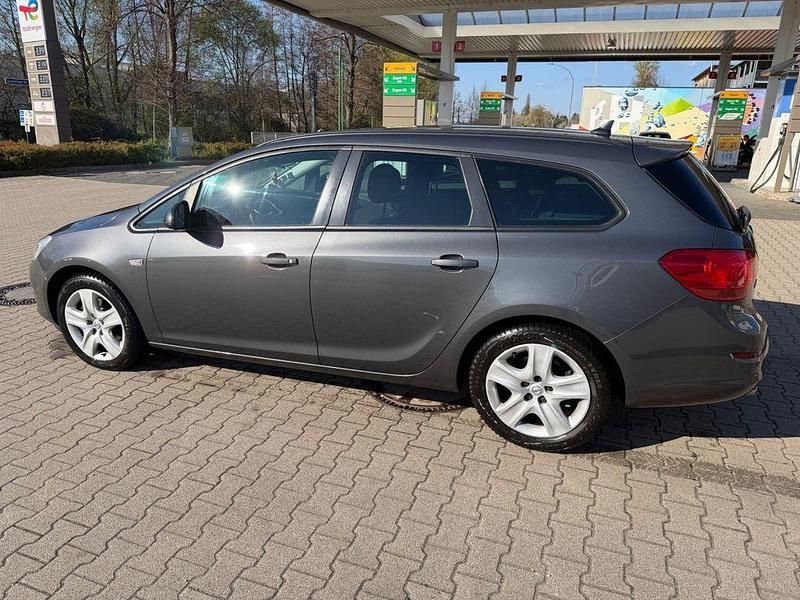 Gebraucht Opel Astra 160 PS (117 kW) 2011 Grau Kombi