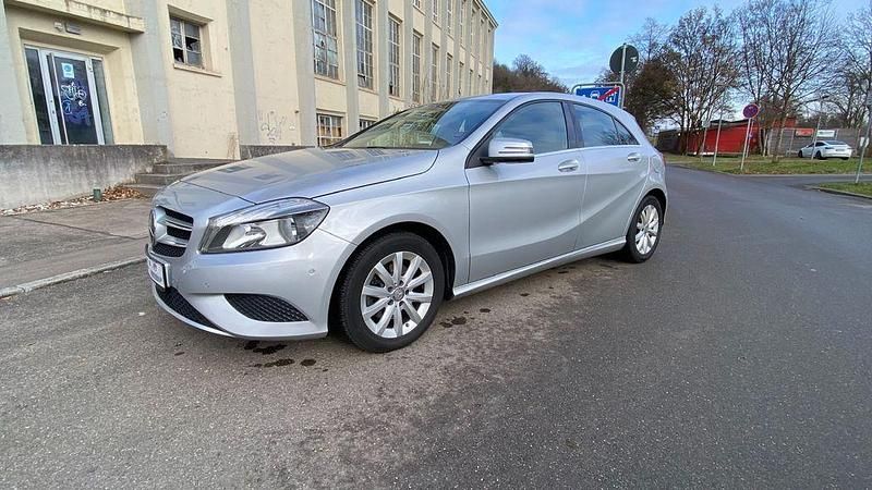 Gebraucht Mercedes A180 Style 122 PS (89 kW) 2015 Silber Limousine