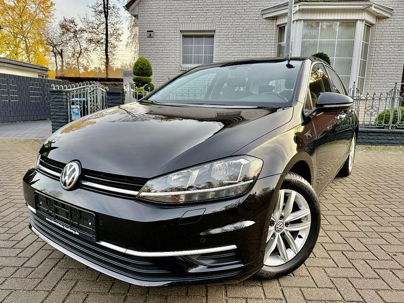 Schwarz Gebraucht 2019 VW Golf VII Comfortline Limousine | 9.998 € (Fairer Preis) - Bild 1/4