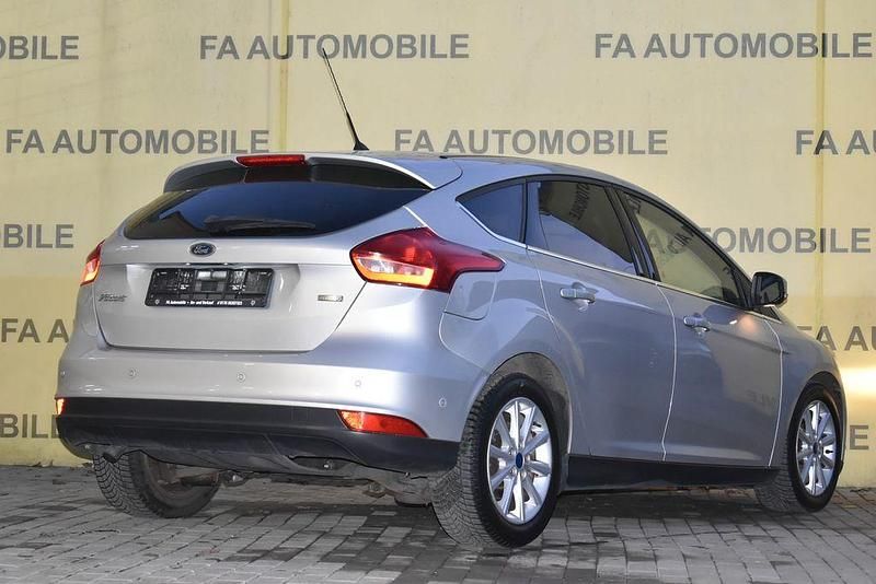 Gebraucht Ford Focus Titanium 125 PS (91 kW) 2015 Grau Limousine