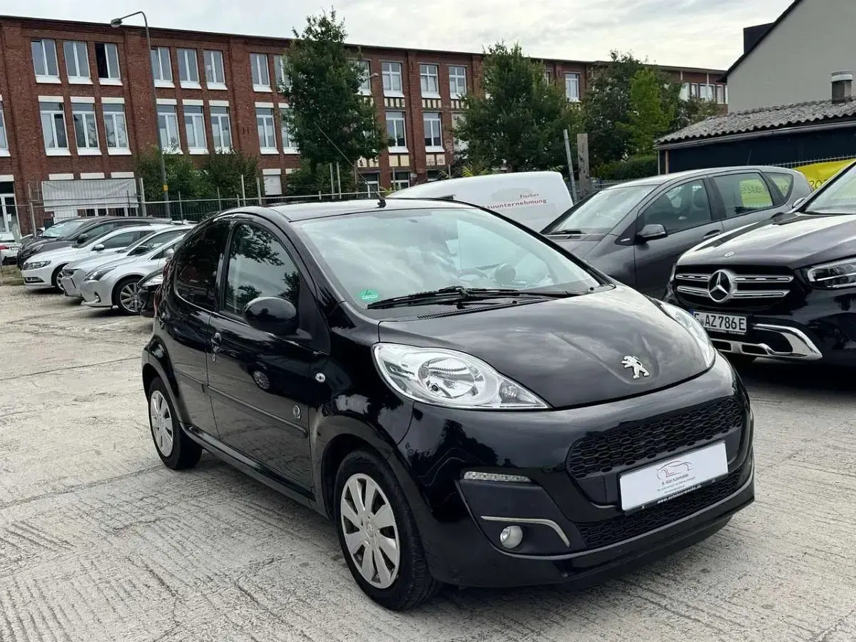 Gebraucht Peugeot 107 Envy 68 PS (50 kW) 2012 Metallicschwarze/m Kleinwagen