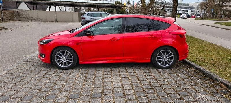 Gebraucht Ford Focus ST-Line 182 PS (133 kW) 2018 Rot Limousine