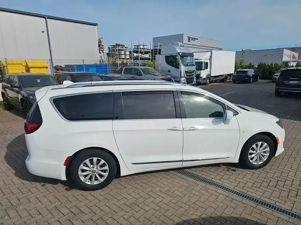Usata Chrysler Pacifica 291 CV (214 kW) 2017 Bianco Monovolume