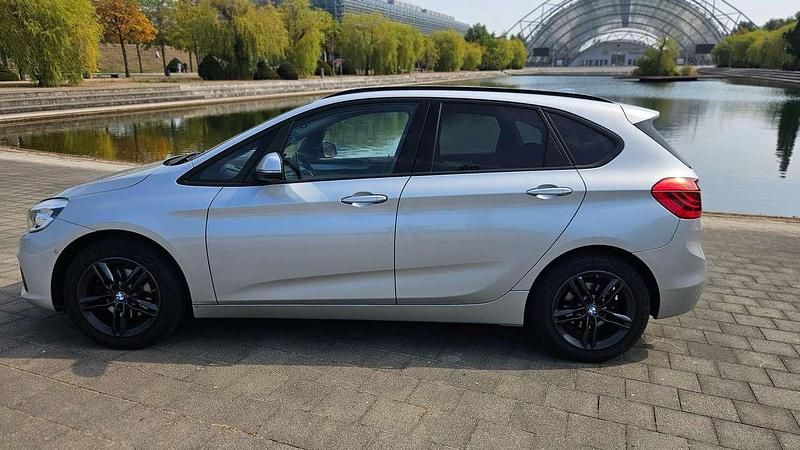 Silber Gebraucht 2016 BMW 218 Sport Line Van / Kleinbus | 11.590 € (Guter Preis) - Bild 1/4