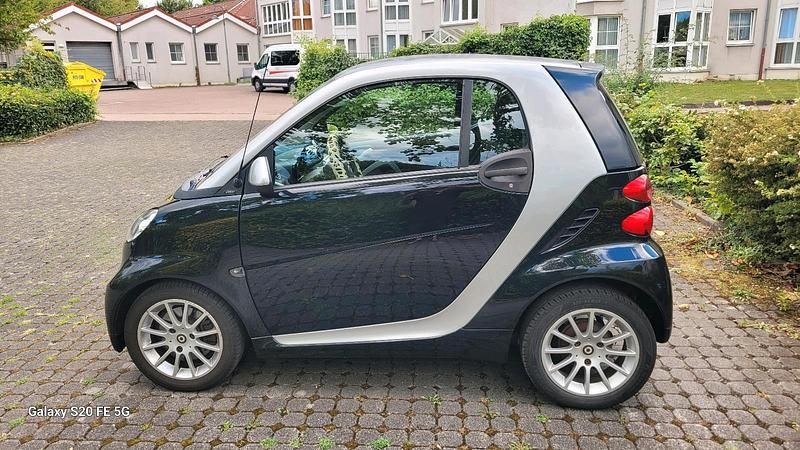 Schwarz Gebraucht 2025 Smart ForTwo Coupé Coupé | 4.000 € - Bild 1/4