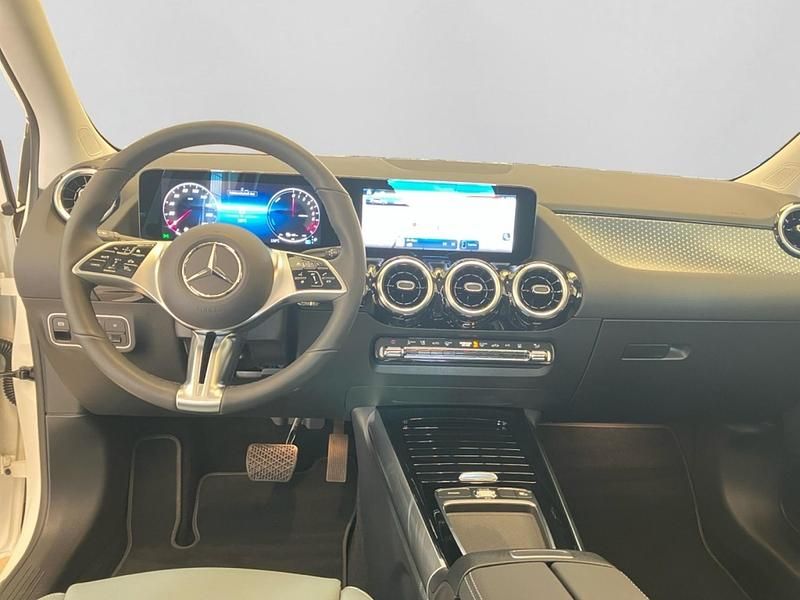 Gebraucht Mercedes B250e Progressive 120 PS (88 kW) 2024 Unilack polarweiß Van / Kleinbus
