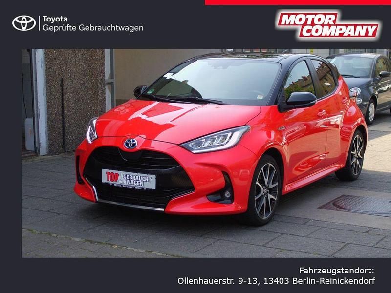 Rot Gebraucht 2020 Toyota Yaris Hybrid Edition Limousine | 20.450 € (Teuer) - Bild 1/4