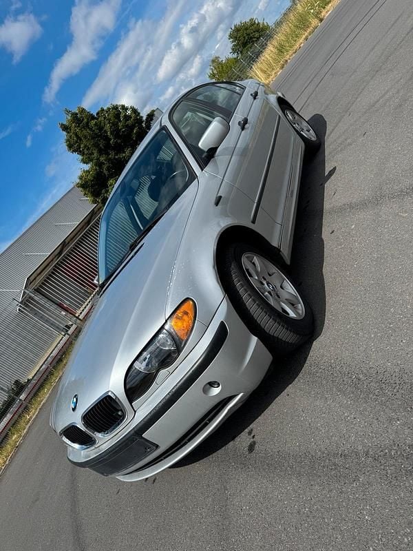 Silber Gebraucht 2002 BMW 320 Limousine | 2.900 € - Bild 1/4