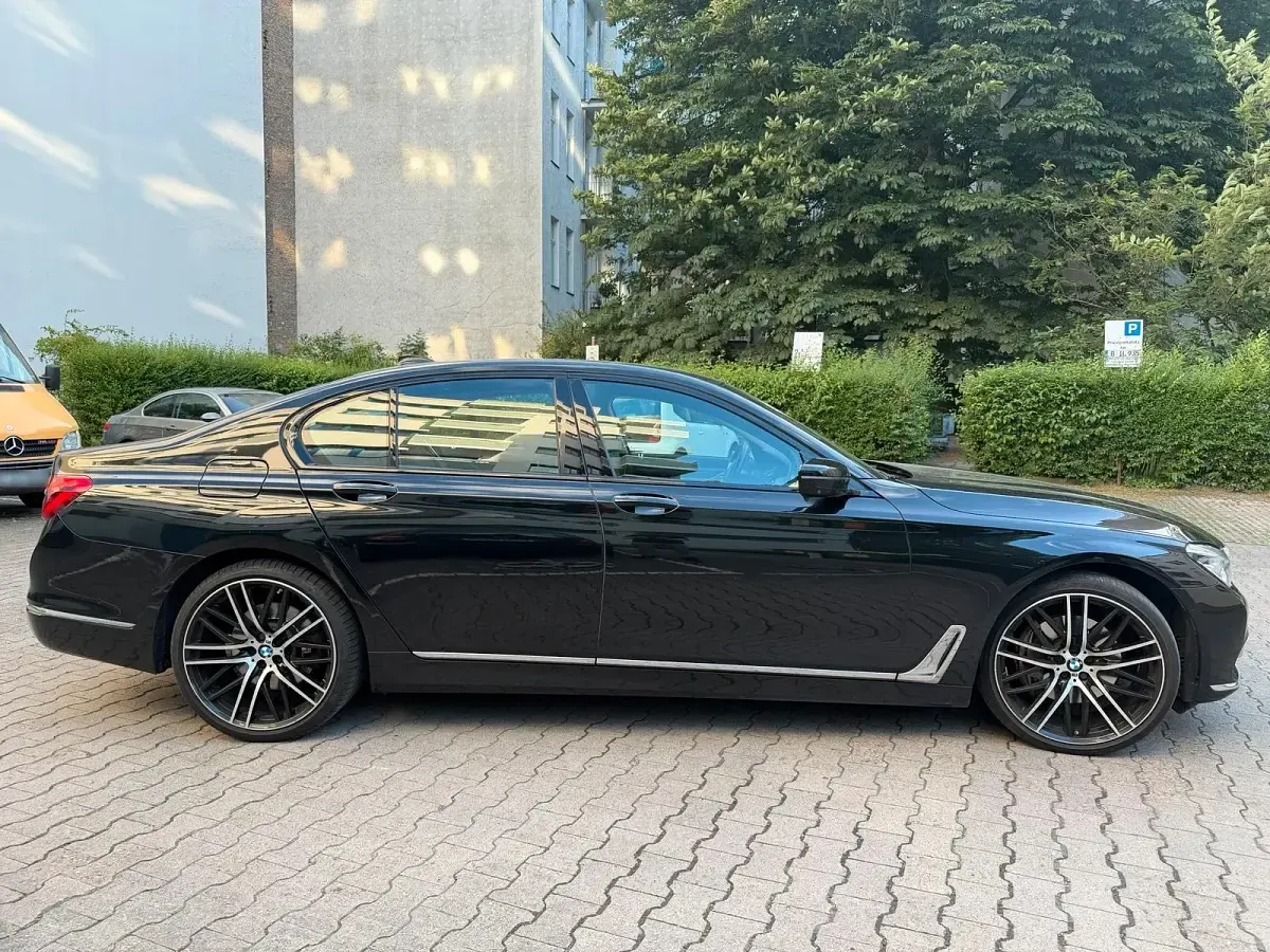 Gebraucht BMW 730 265 PS (194 kW) 2016 Schwarz Limousine