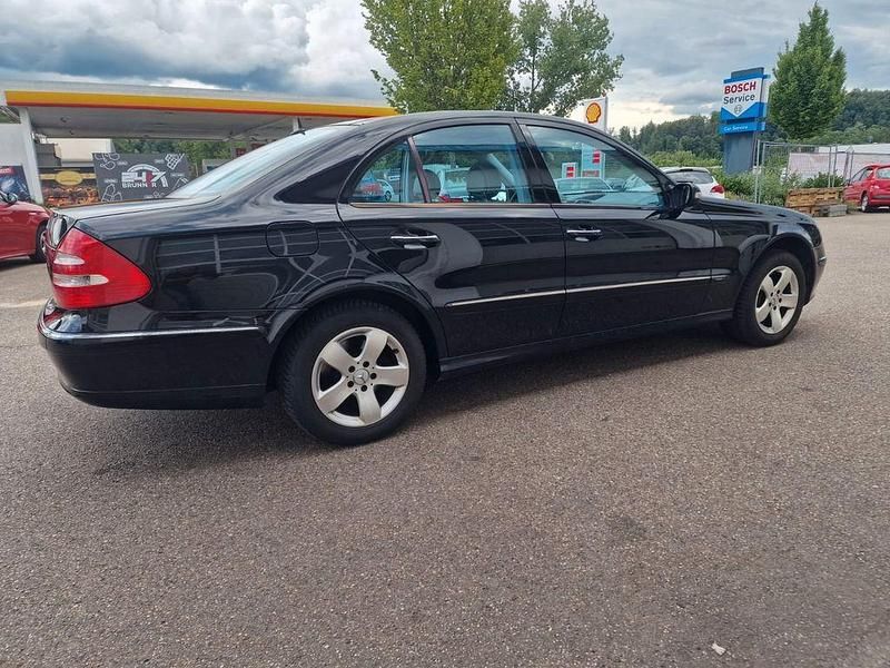 Gebraucht Mercedes E320 Avantgarde 224 PS (164 kW) 2002 Schwarz Limousine