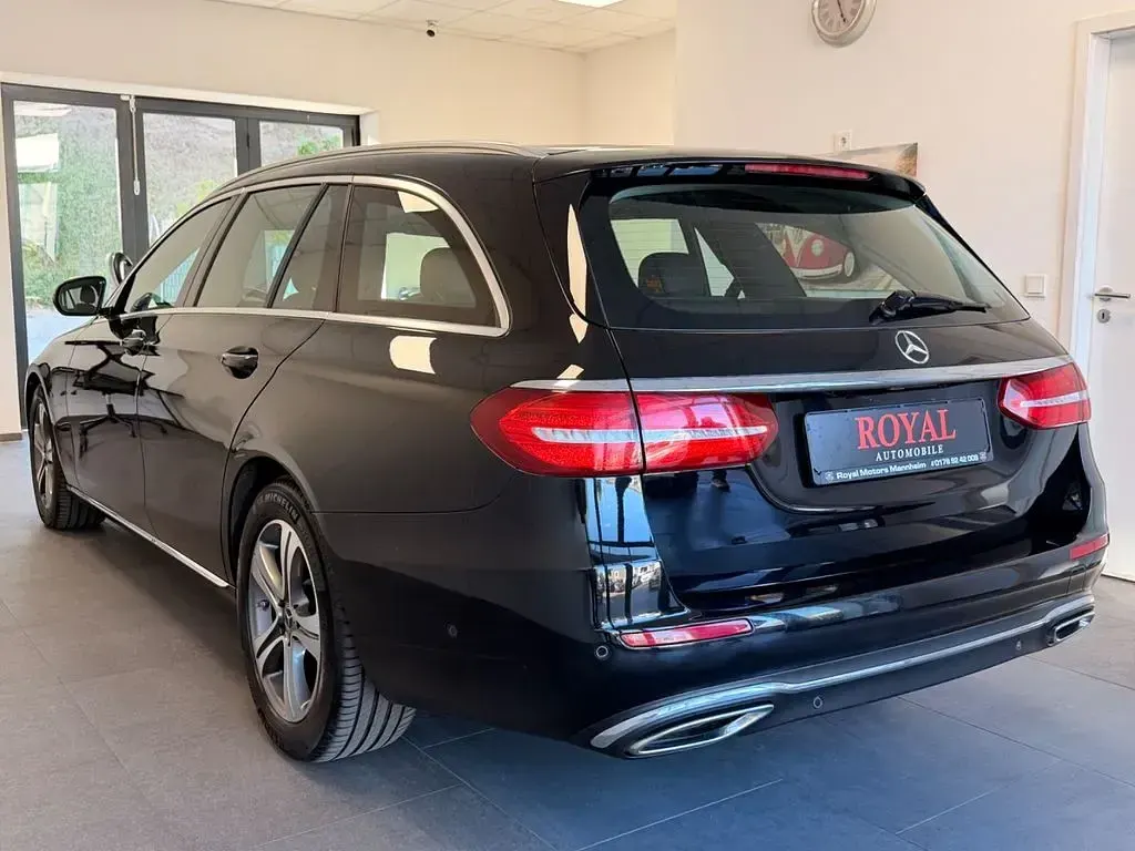 Second-hand Mercedes E220 194 CP (142 kW) 2019 Negru Break