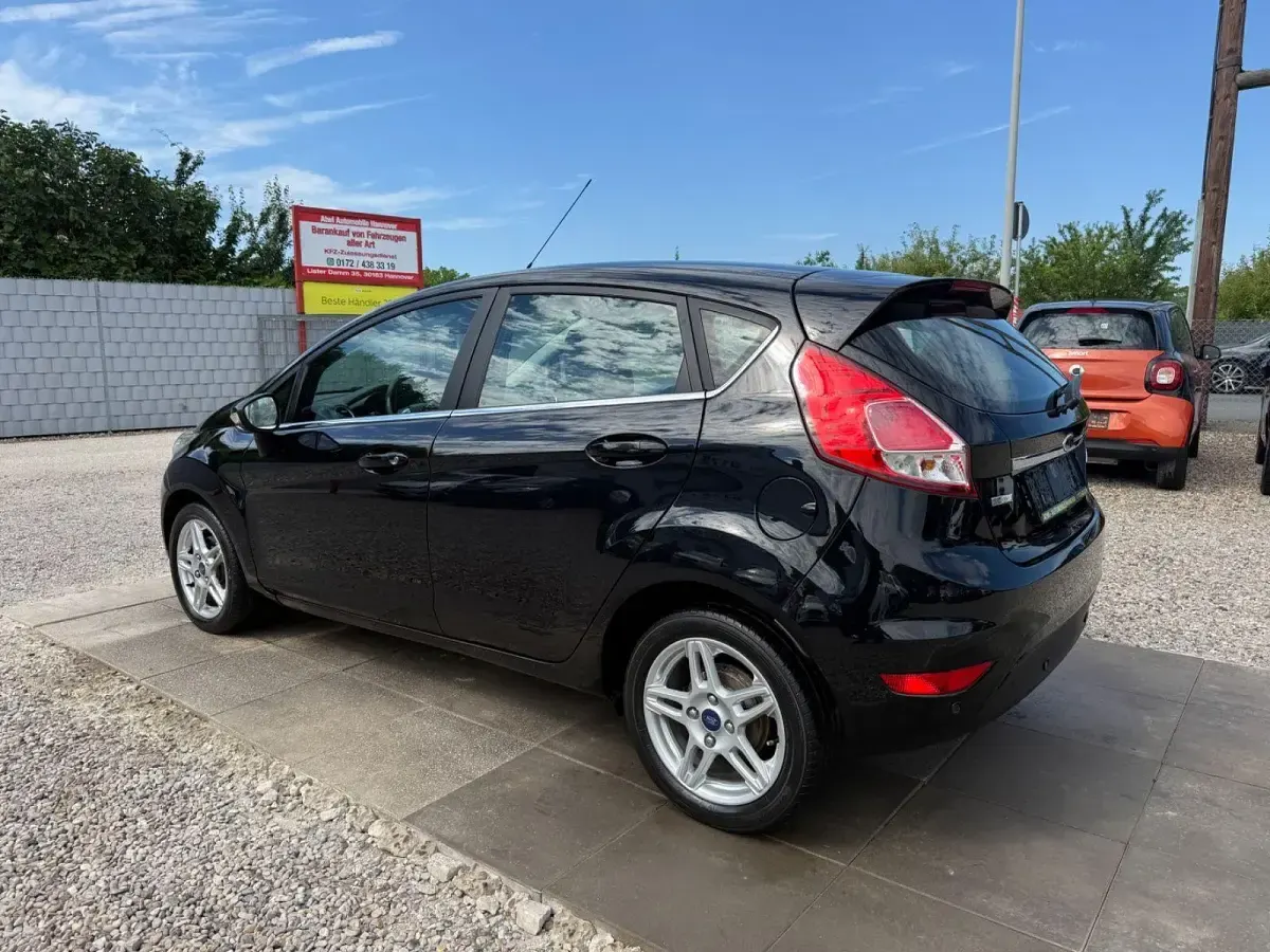 Gebraucht Ford Fiesta Titanium 101 PS (74 kW) 2013 Schwarz Kleinwagen