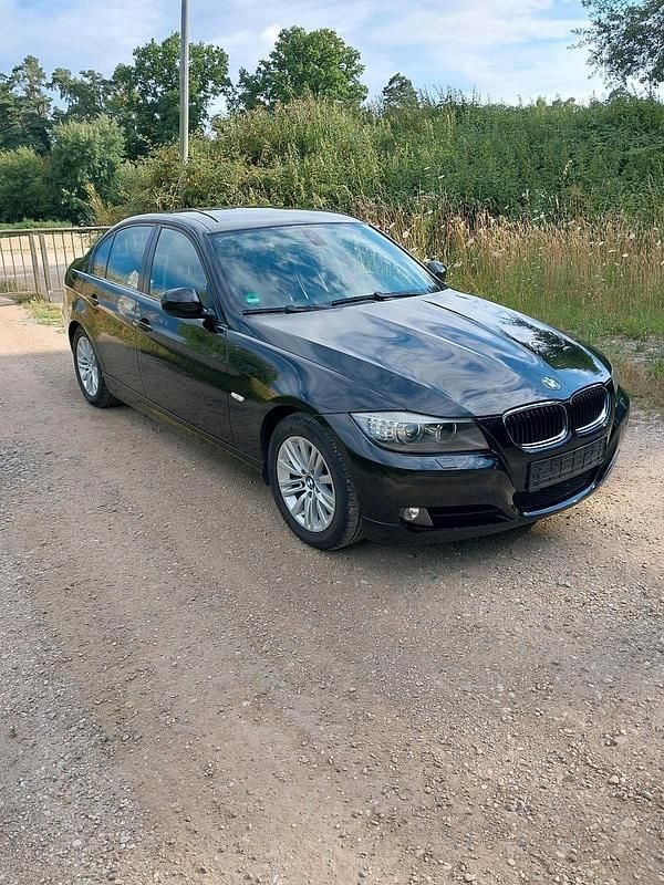 Schwarz Gebraucht 2009 BMW 320 Limousine | 4.250 € (Guter Preis) - Bild 1/4