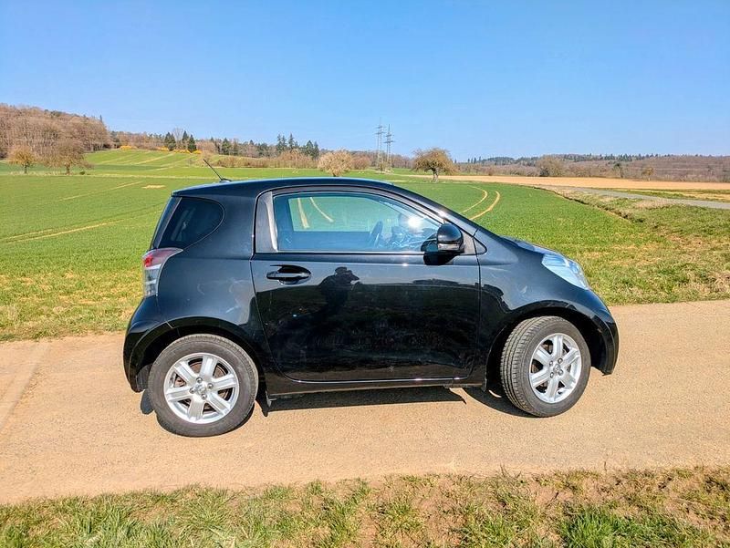Gebraucht Toyota iQ 68 PS (50 kW) 2010 Schwarz Kleinwagen