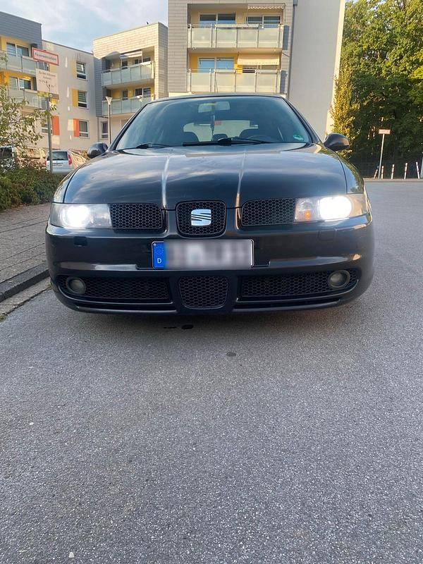 Schwarz Gebraucht 2004 Seat Leon Sport Limousine | 1.599 € (Superpreis) - Bild 1/4