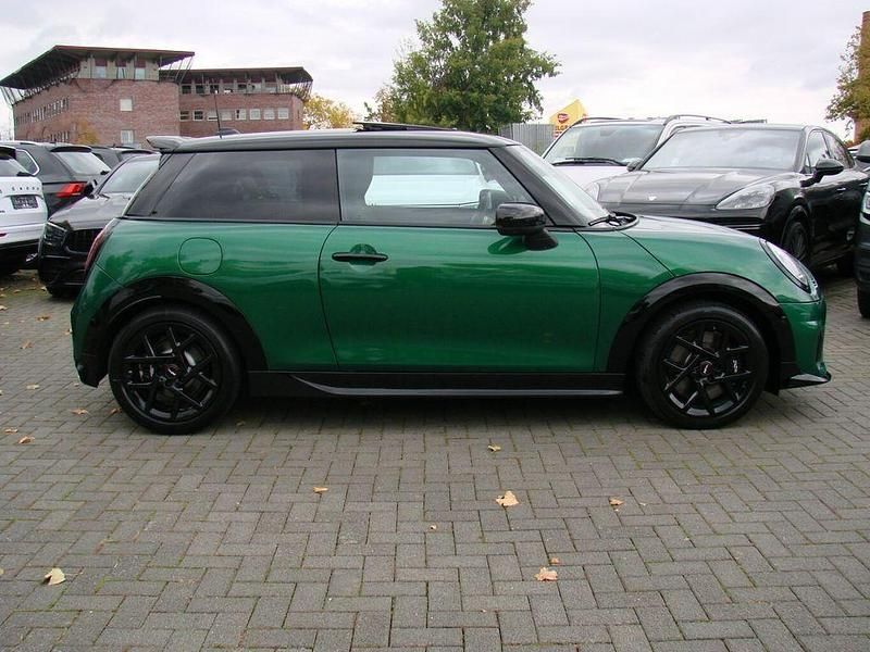 Gebraucht Mini John Cooper Works 204 PS (150 kW) 2024 British racing green iv metallic (metallic) Kleinwagen