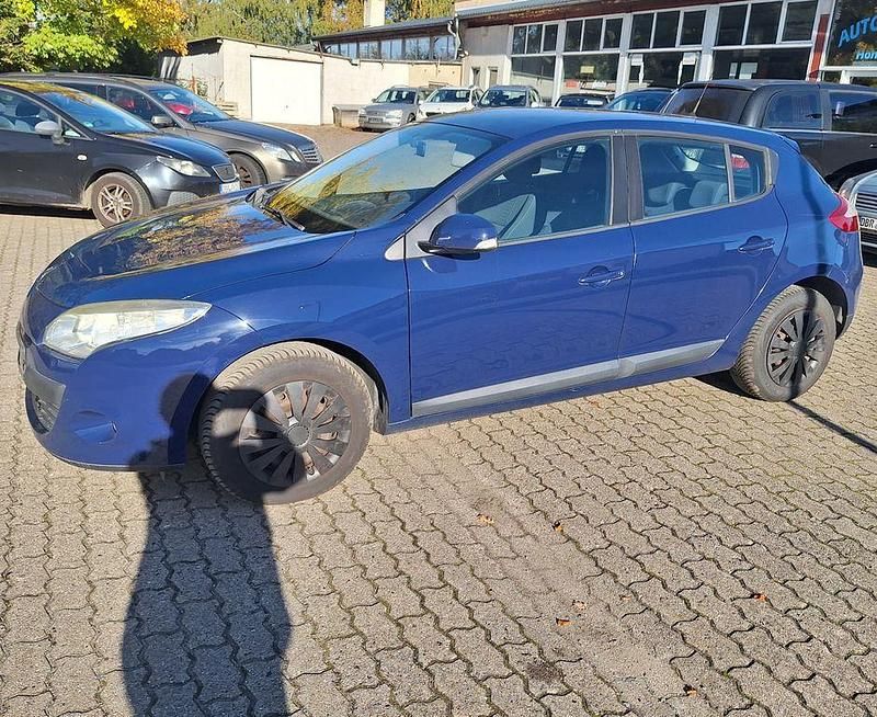 Usata Renault Mégane Expression 101 CV (74 kW) 2011 Blu Berlina