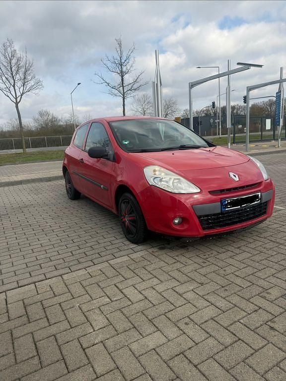 Gebraucht Renault Clio III Expression 75 PS (55 kW) 2009 Rot Kleinwagen