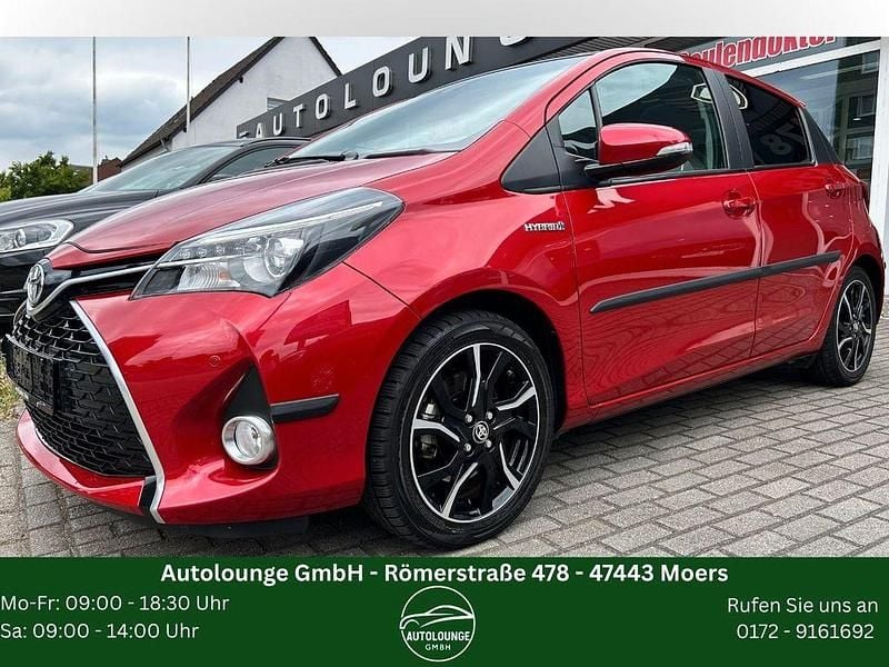 Rot Gebraucht 2016 Toyota Yaris Hybrid Lounge Limousine | 13.990 € (Fairer Preis) - Bild 1/4