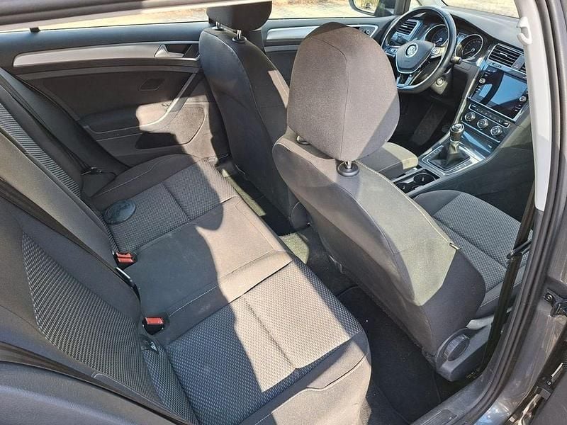 Gebraucht VW Golf VII Trendline 110 PS (80 kW) 2018 Grau Kombi