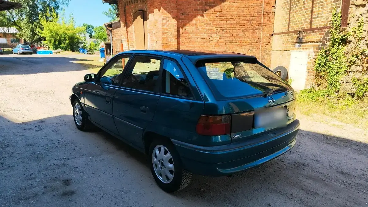 Gebraucht Opel Astra 75 PS (55 kW) 1997 Grün Kleinwagen
